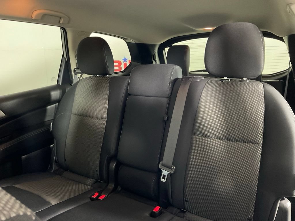 Used 2019 Nissan Pathfinder SV FWD image 16
