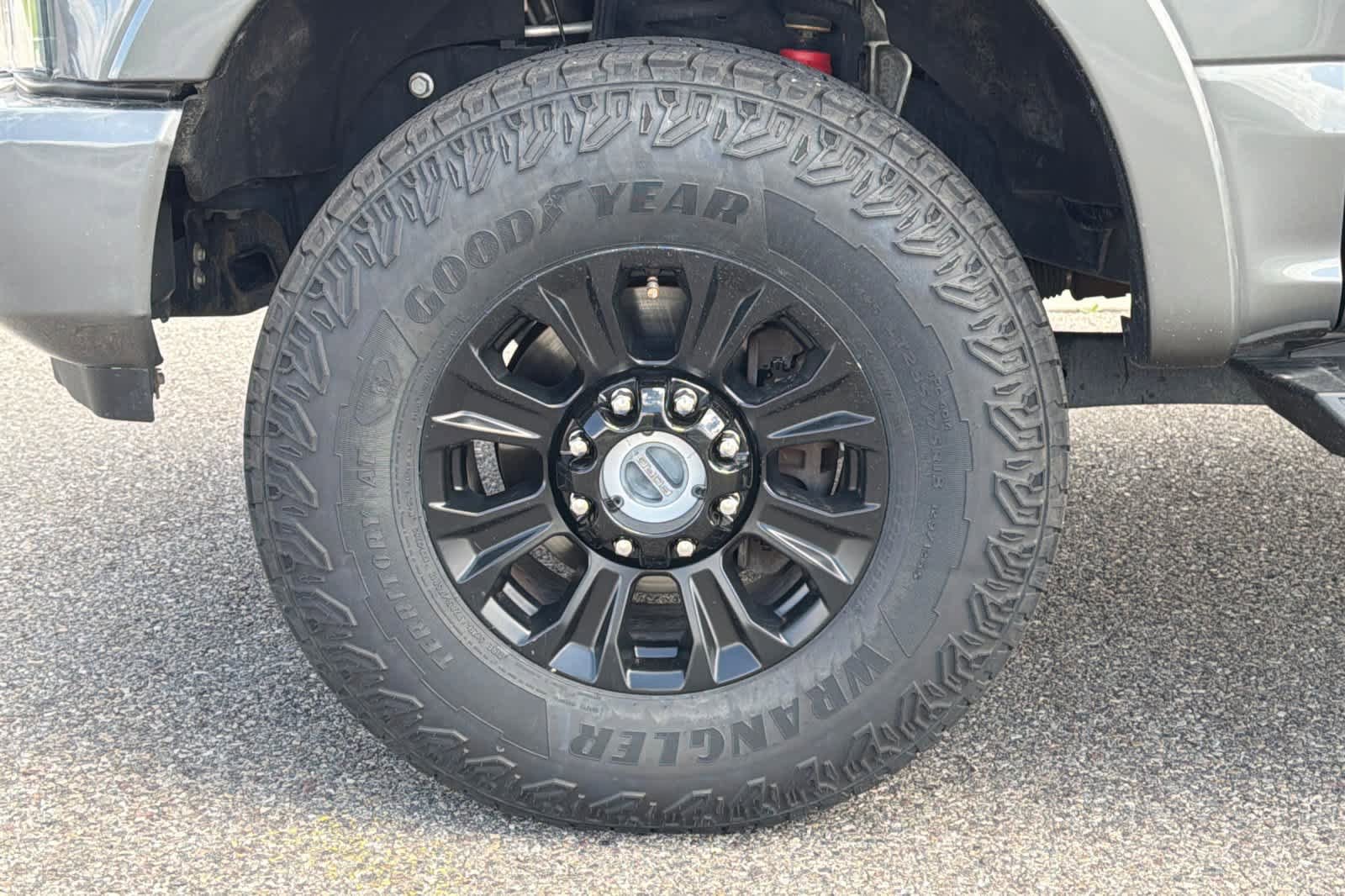 Certified 2022 Ford F350 Platinum w/ Tremor Off-Road Package AWD/4WD image 25