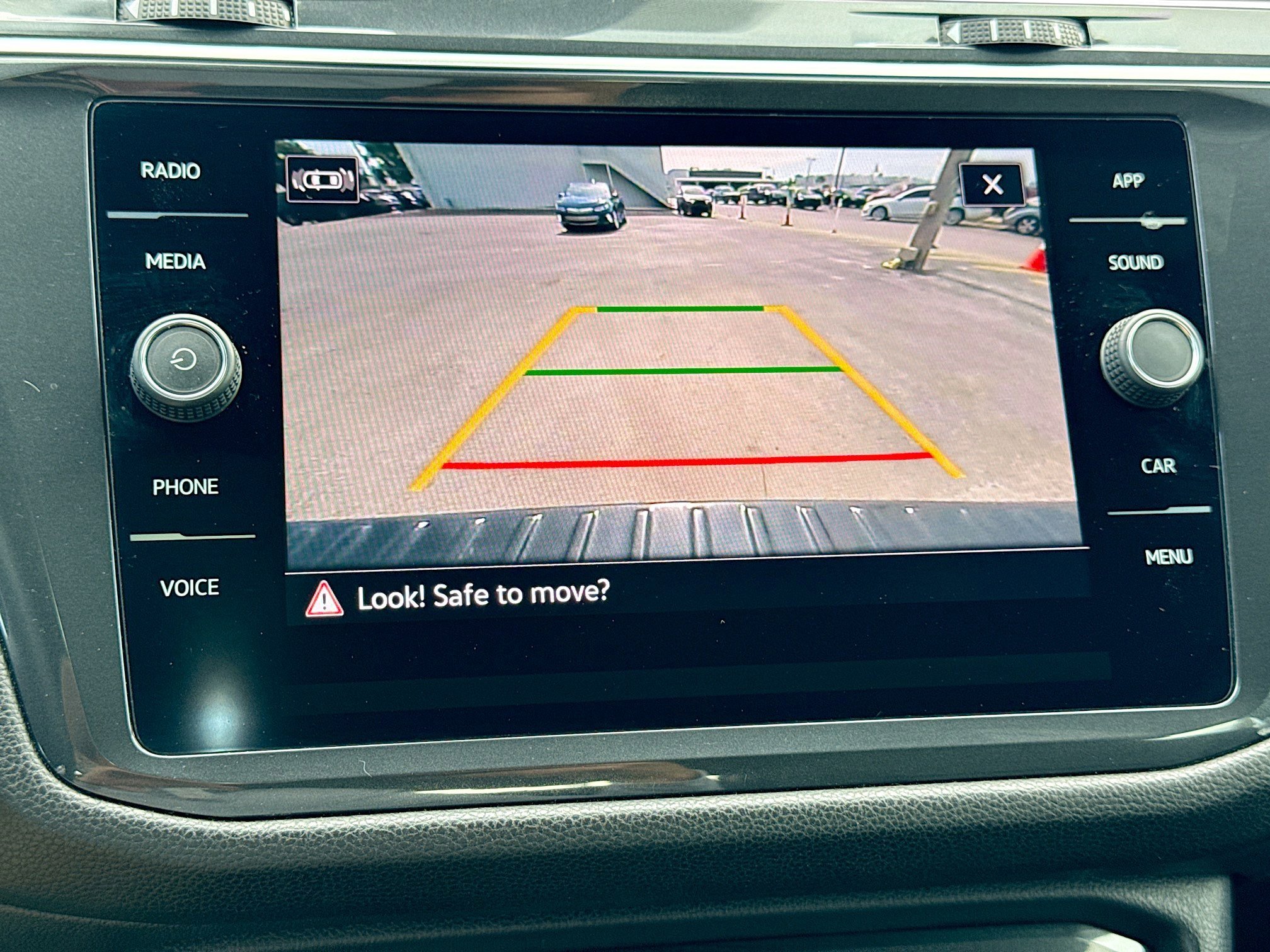 Used 2023 Volkswagen Tiguan SE R-Line FWD image 33