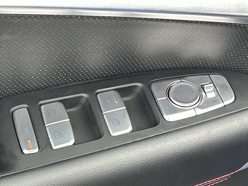 Used 2025 Genesis G70 3.3T Advanced image 18