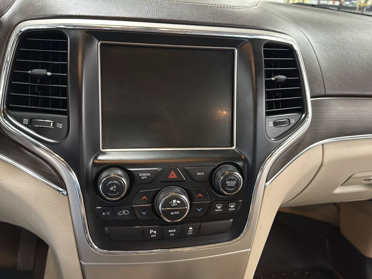 Used 2015 Jeep Grand Cherokee Overland AWD/4WD image 22