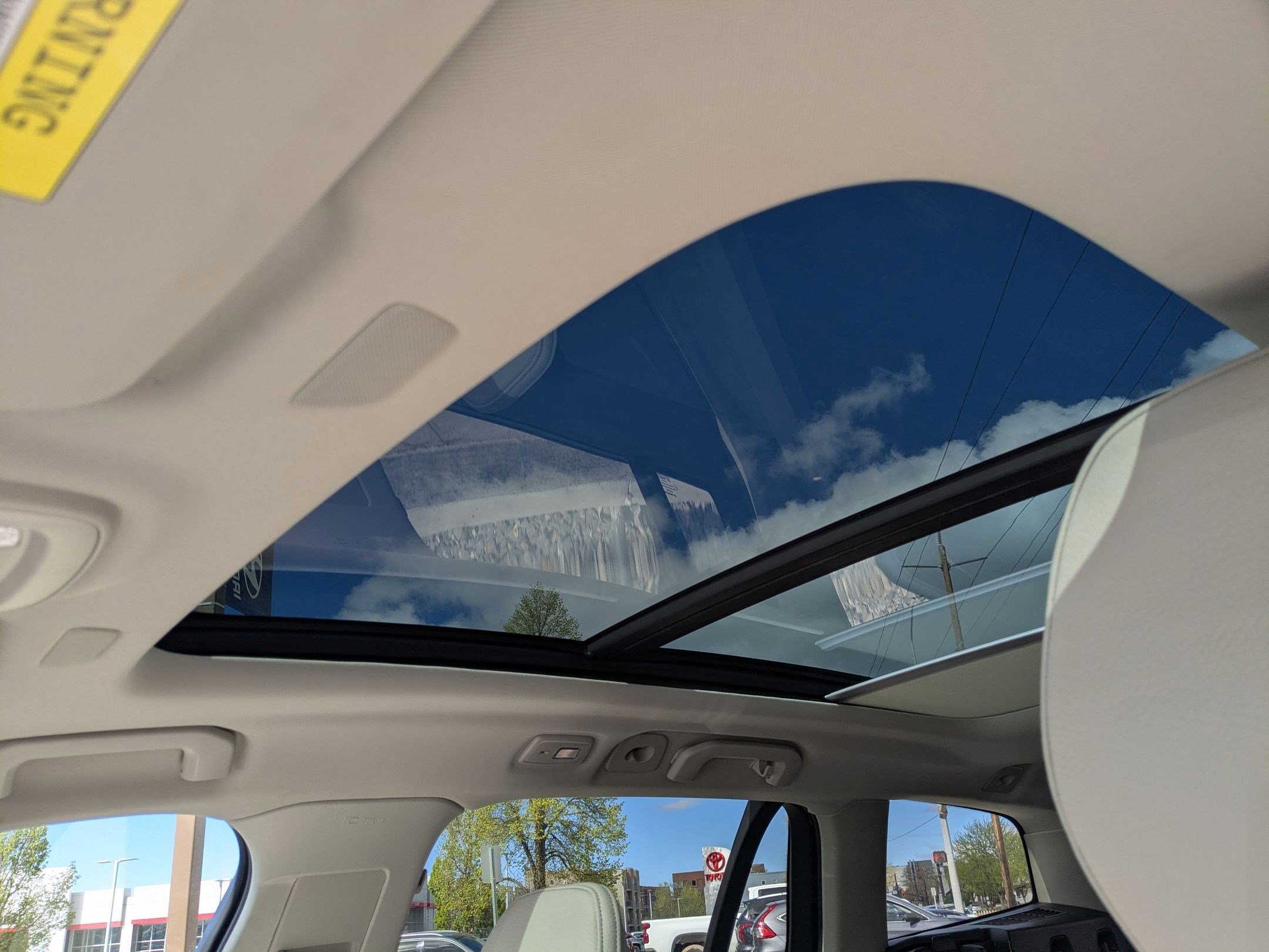 Used 2025 Volvo V60 B5 Cross Country Plus image 17