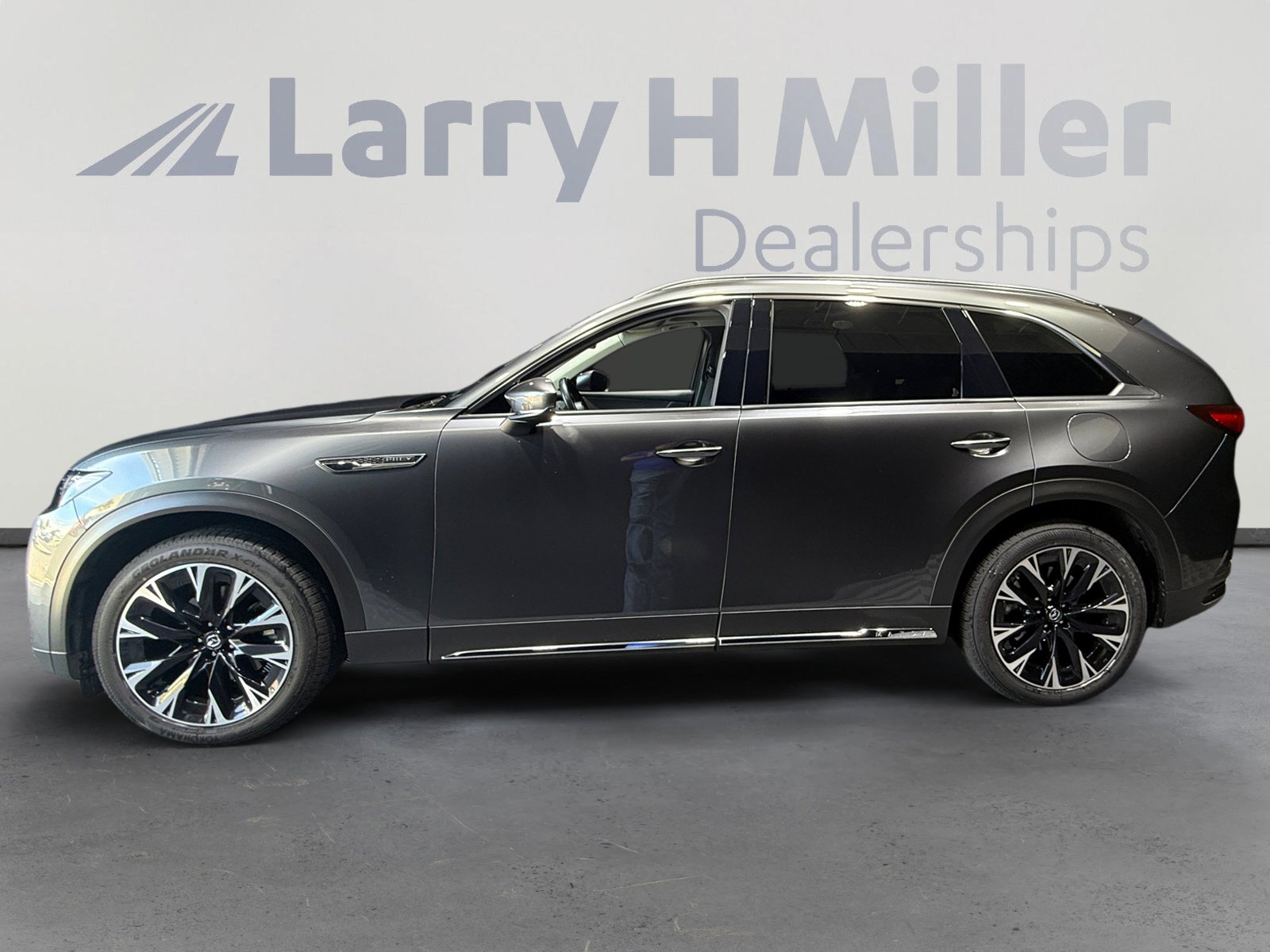 Used 2024 MAZDA CX-90 Plug-In Hybrid w/ Premium Pkg image 2