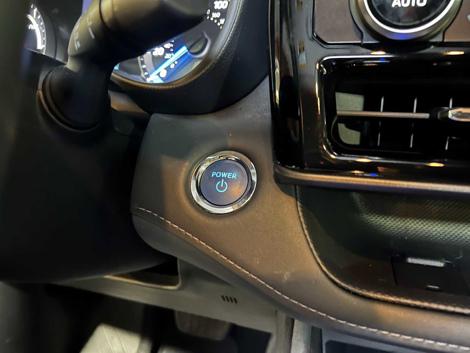 Used 2022 Toyota Highlander LE image 31