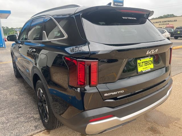 Used 2025 Kia Sorento S w/ Panoramic Sunroof Package FWD image 7