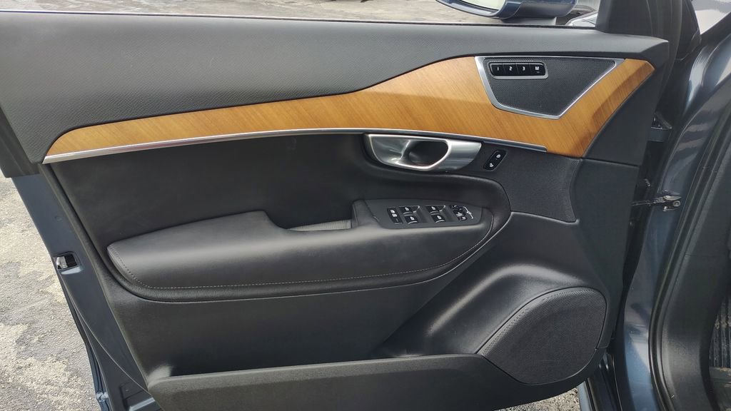 Certified 2023 Volvo XC90 B5 Plus w/ Protection Package Premier image 8