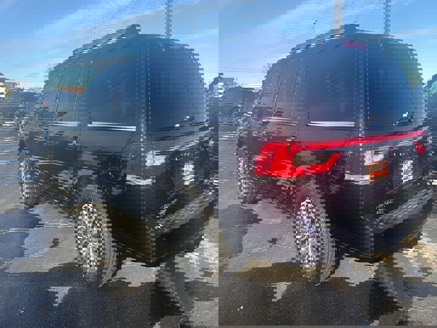 Used 2016 Lincoln Navigator Select image 2