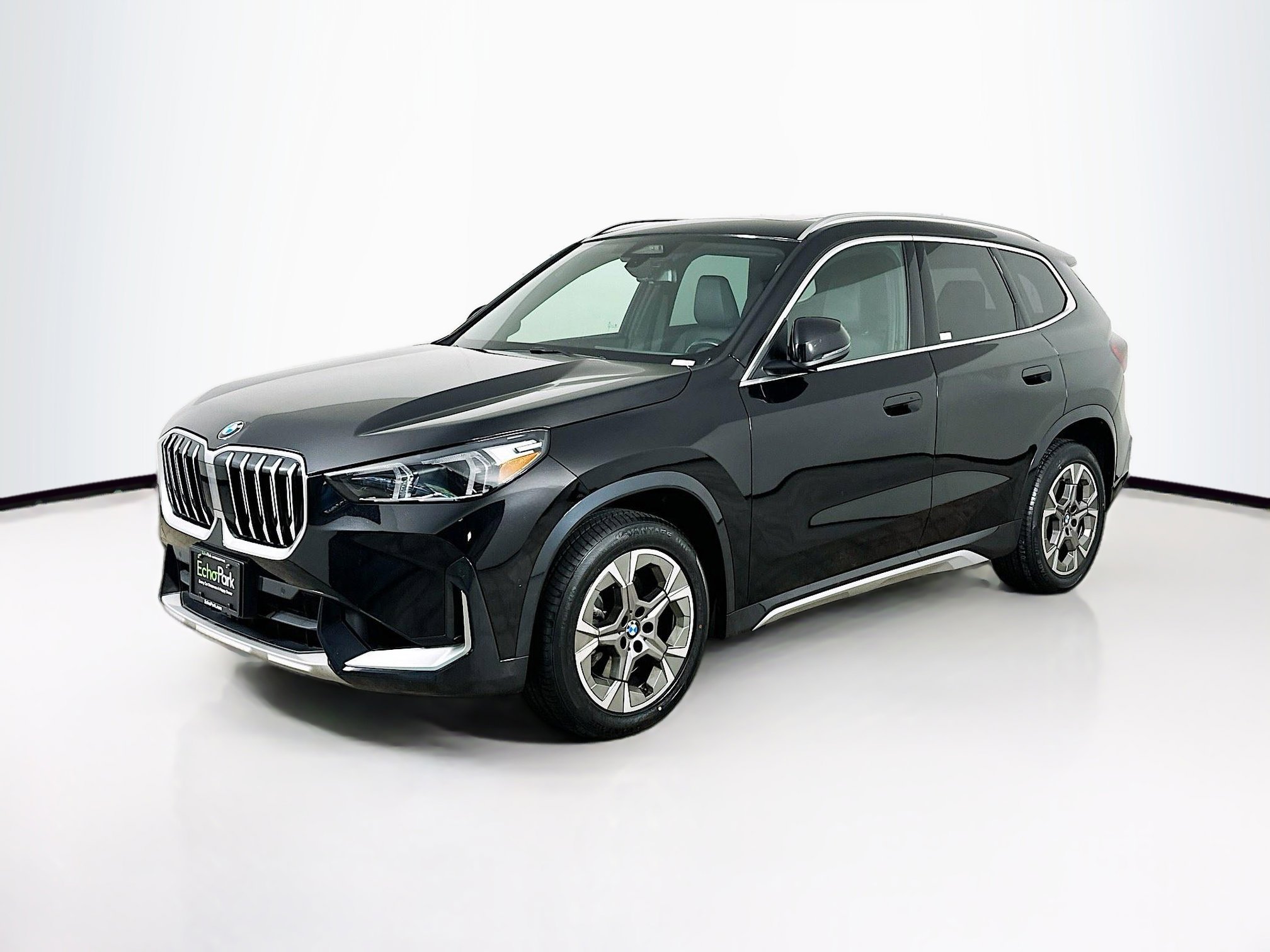 Used 2025 BMW X1 xDrive28i AWD/4WD image 3