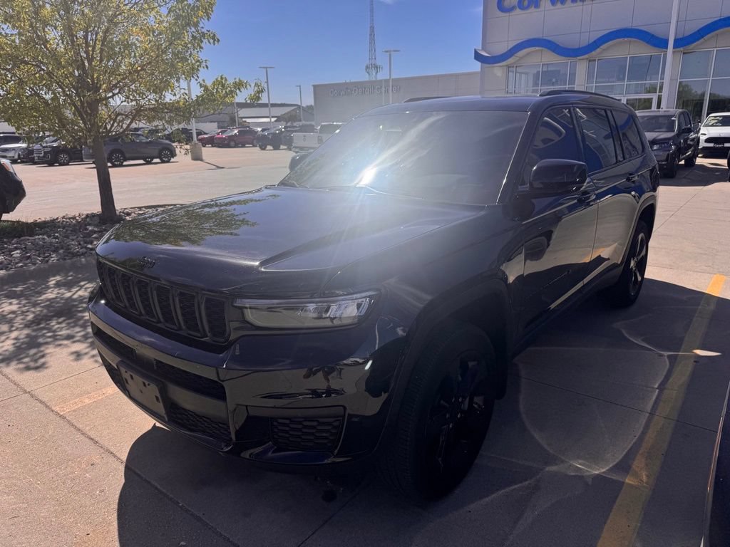 Used 2023 Jeep Grand Cherokee L Altitude AWD/4WD image 8