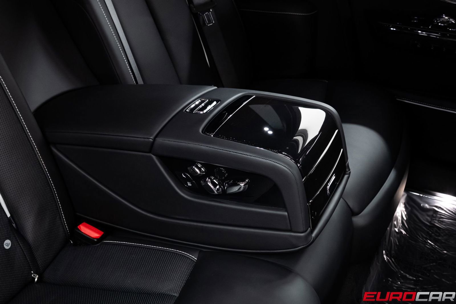 Used 2024 Rolls-Royce Phantom Sedan w/ The Phantom Package image 41