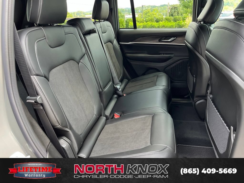 New 2027 Jeep Grand Cherokee Altitude AWD/4WD image 23