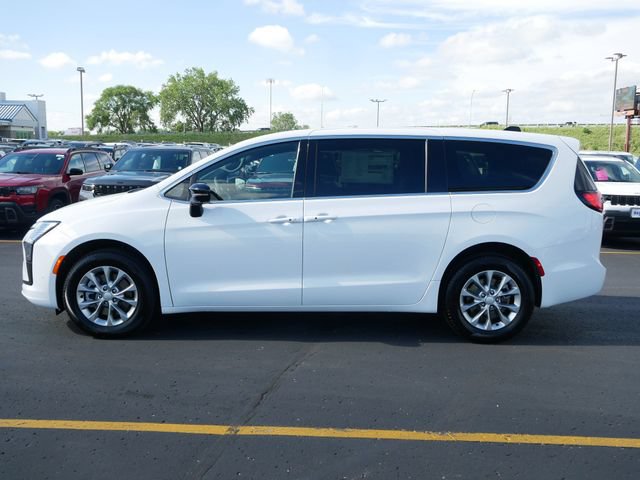 New 2027 Chrysler Pacifica Select AWD/4WD image 4