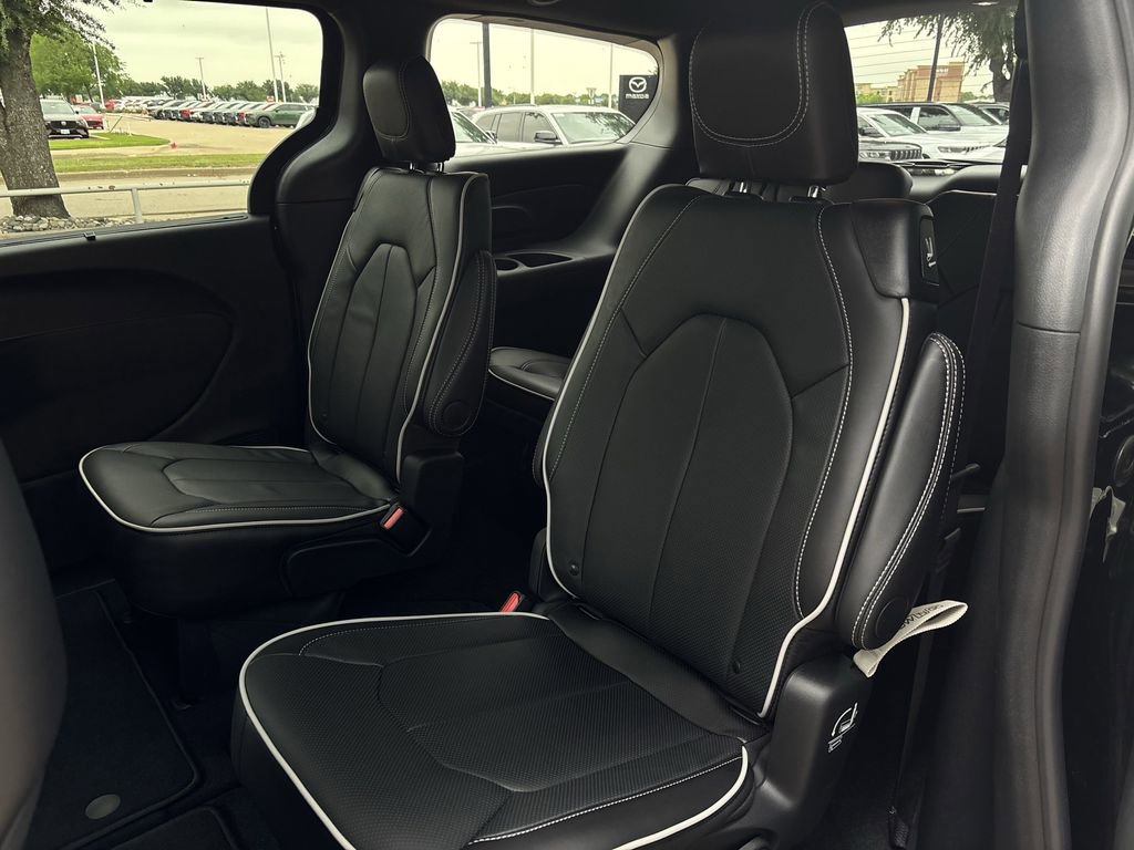New 2026 Chrysler Pacifica Limited FWD image 25