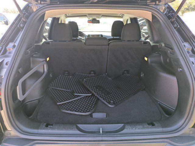 Certified 2017 Jeep Cherokee Latitude w/ Cold Weather Group image 11