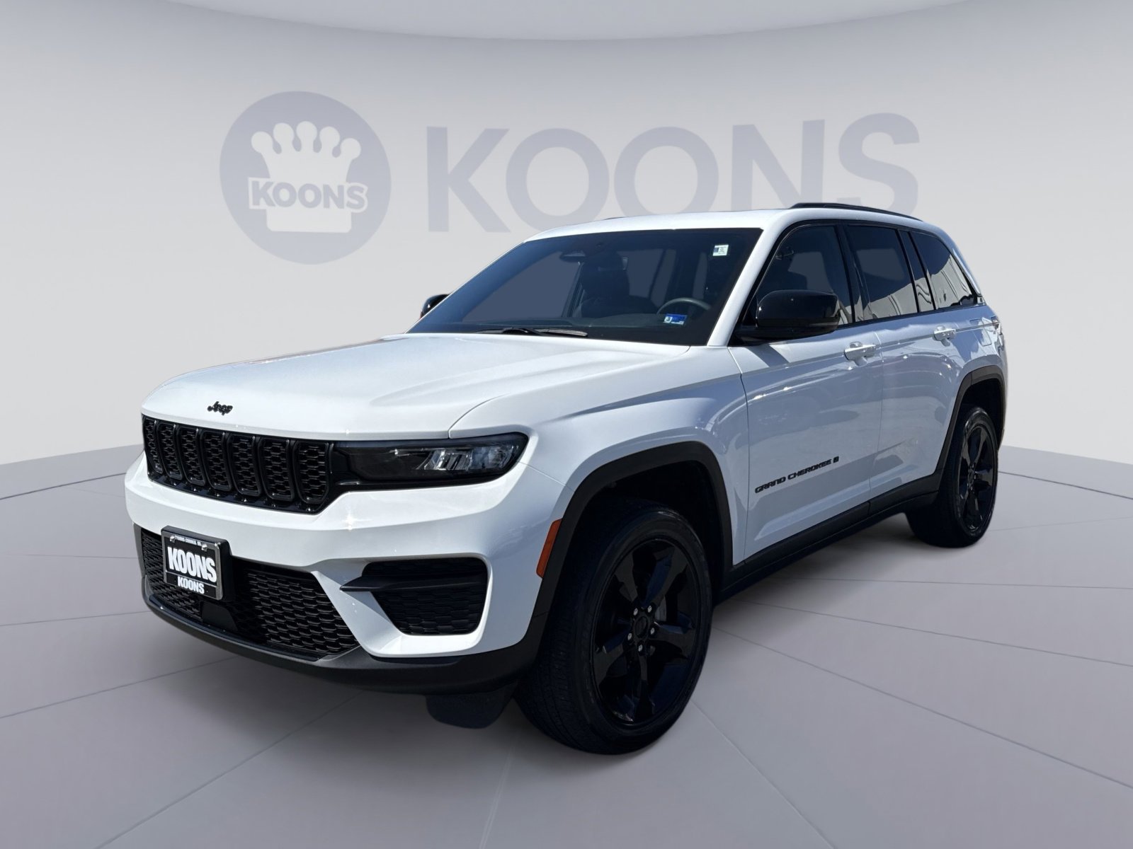 Used 2023 Jeep Grand Cherokee Altitude image 1