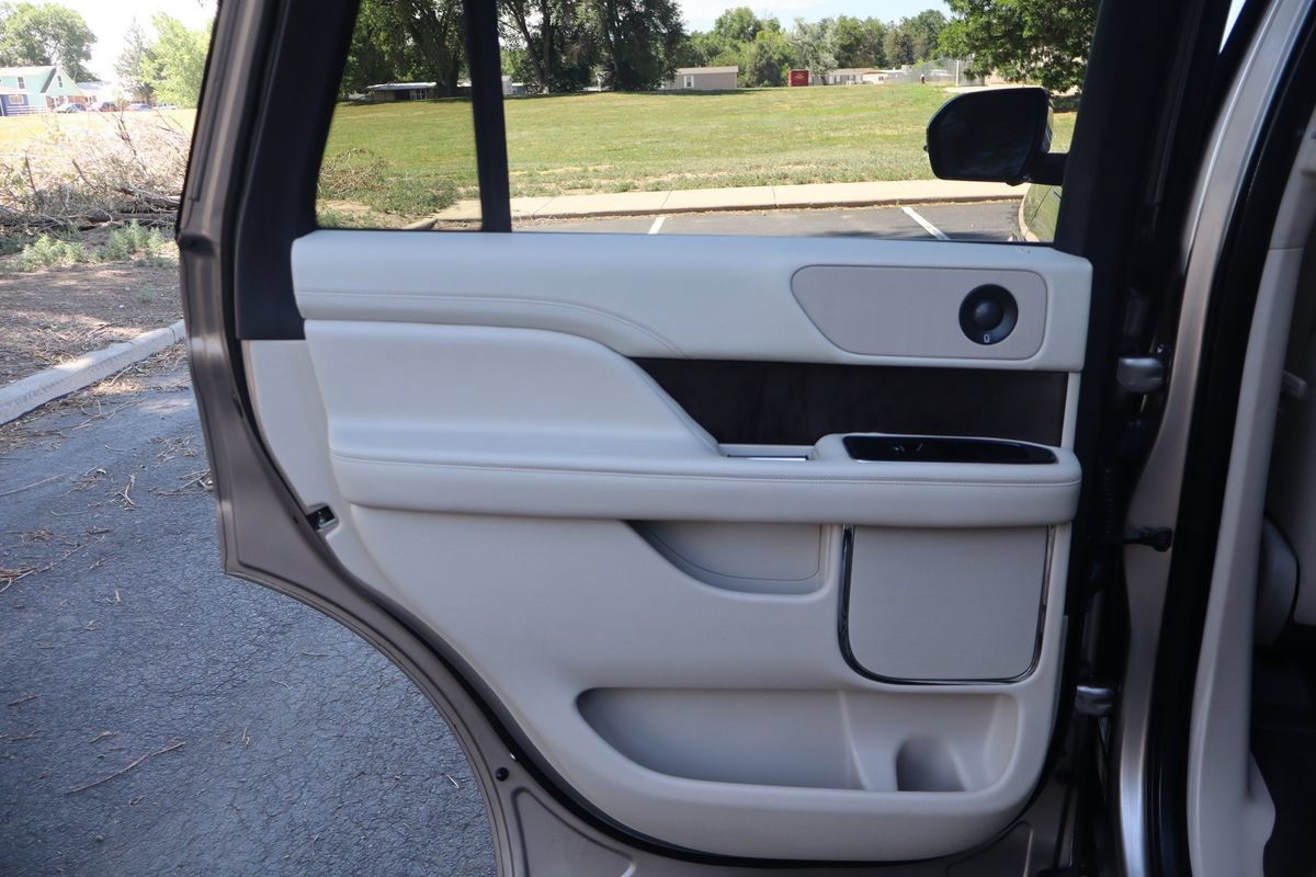 Used 2018 Lincoln Navigator Reserve w/ Technology Package AWD/4WD image 26