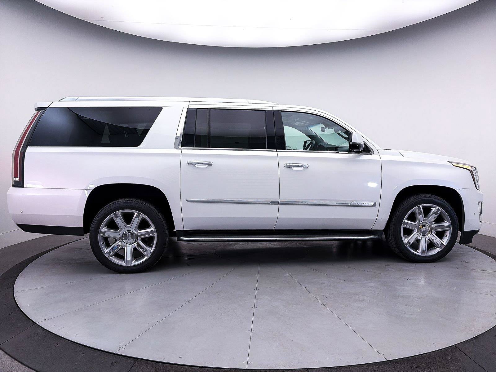 Used 2020 Cadillac Escalade ESV Luxury AWD/4WD image 34