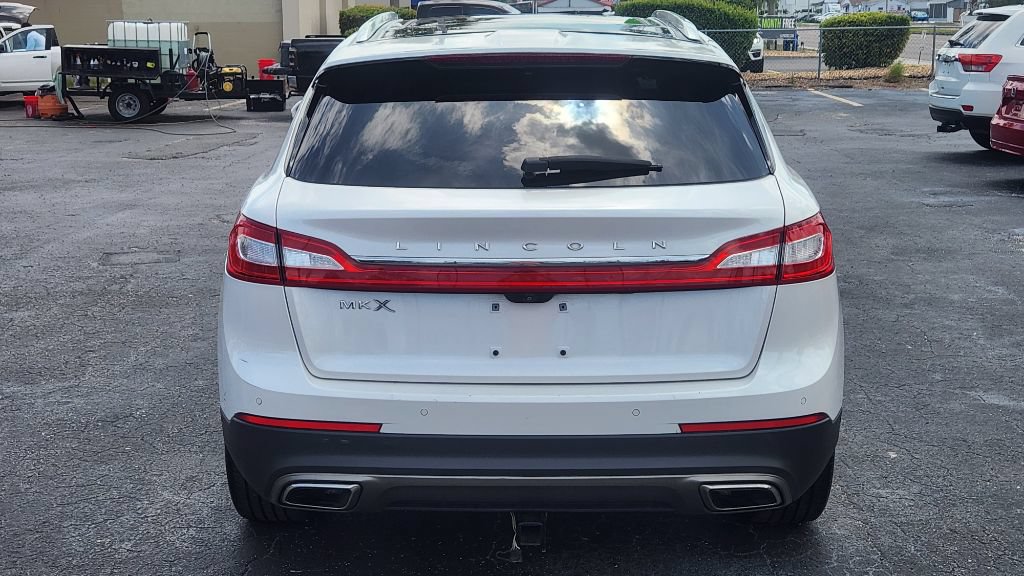 Used 2016 Lincoln MKX Reserve w/ Technology Package FWD image 5
