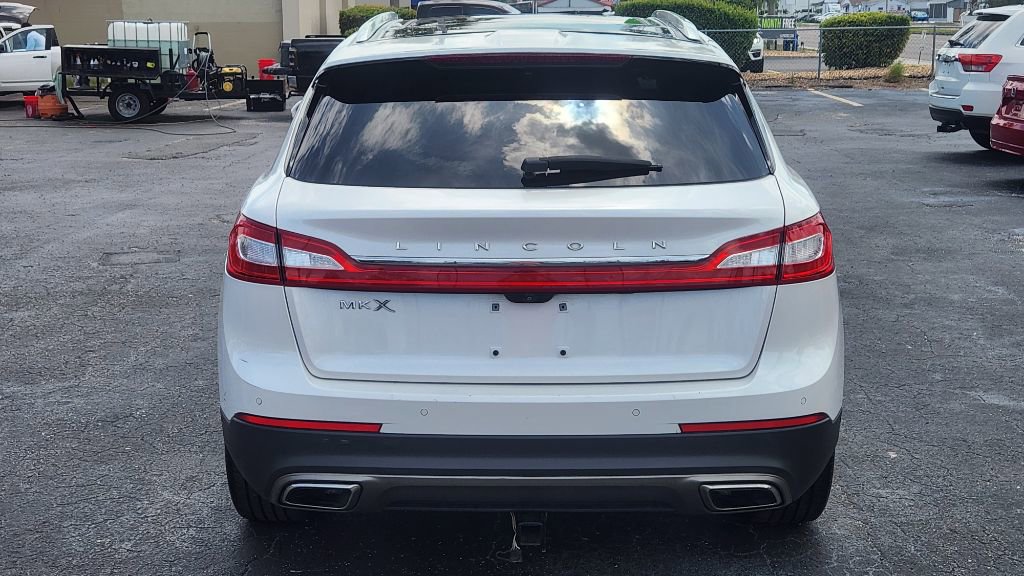 Used 2016 Lincoln MKX Reserve w/ Technology Package FWD image 5