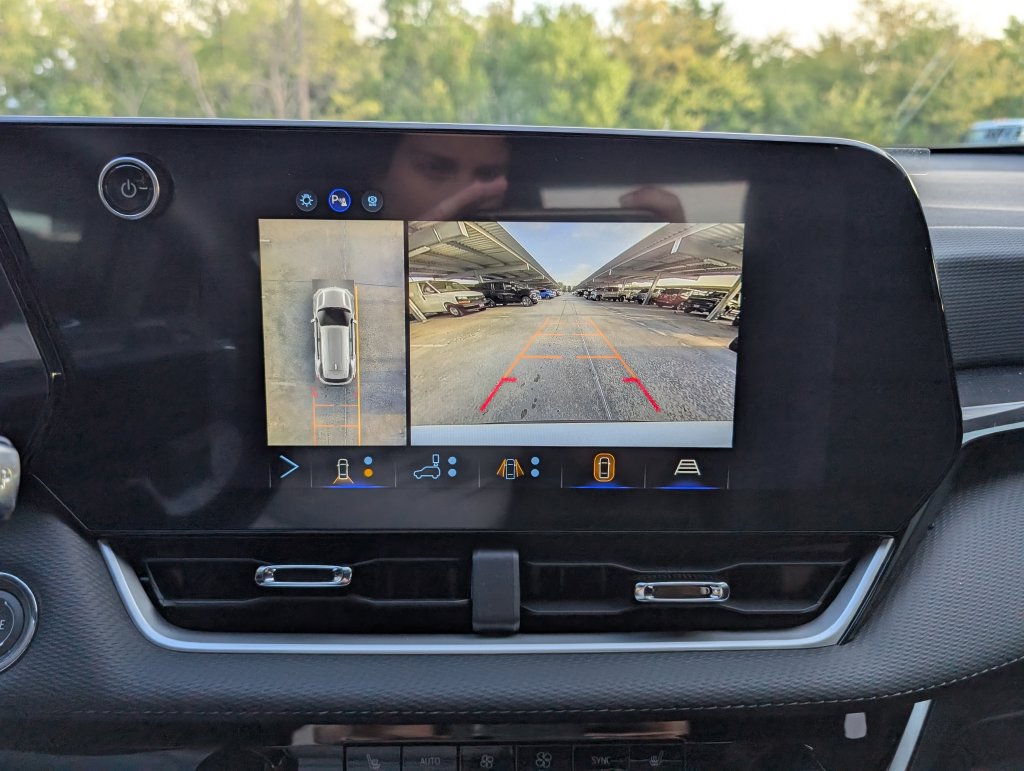 New 2027 Chevrolet Equinox LT w/ Convenience Package II FWD image 20