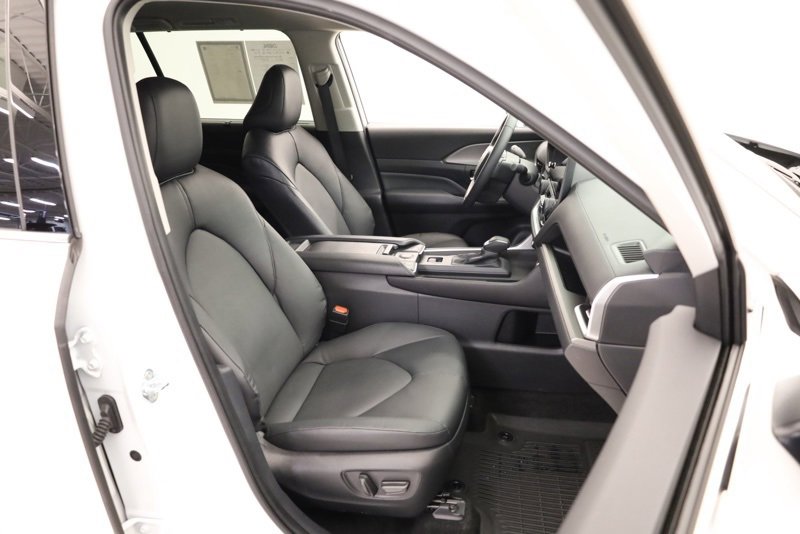 Certified 2024 Toyota Grand Highlander XLE image 30