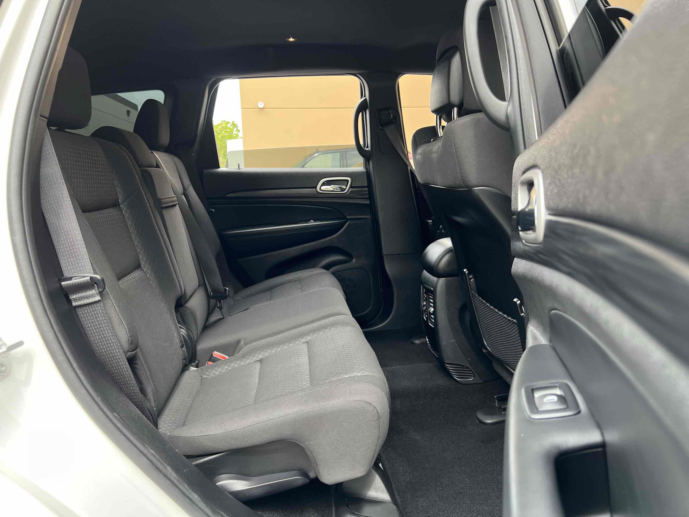 Used 2020 Jeep Grand Cherokee Laredo image 35