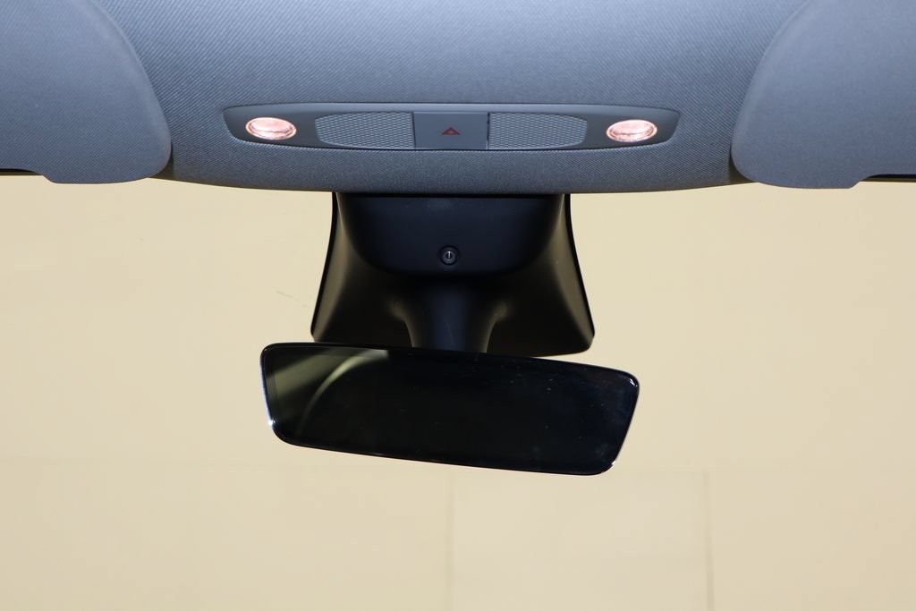 Used 2022 Tesla Model Y Long Range AWD/4WD image 21