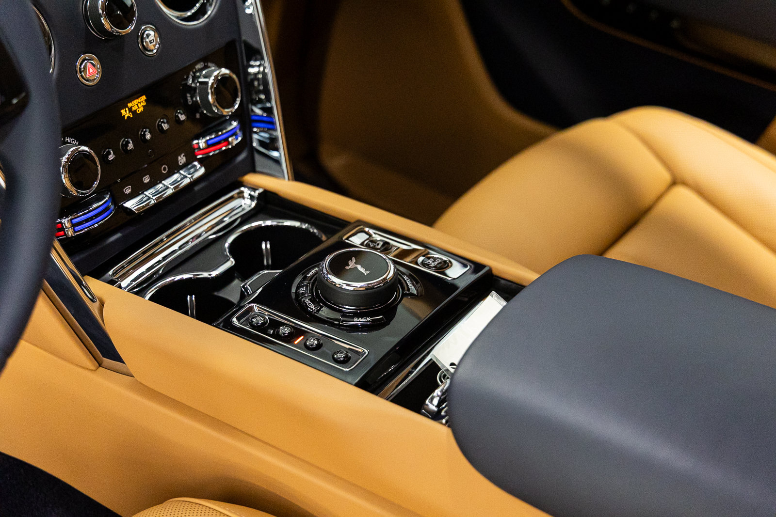 Certified 2025 Rolls-Royce Cullinan AWD/4WD image 40