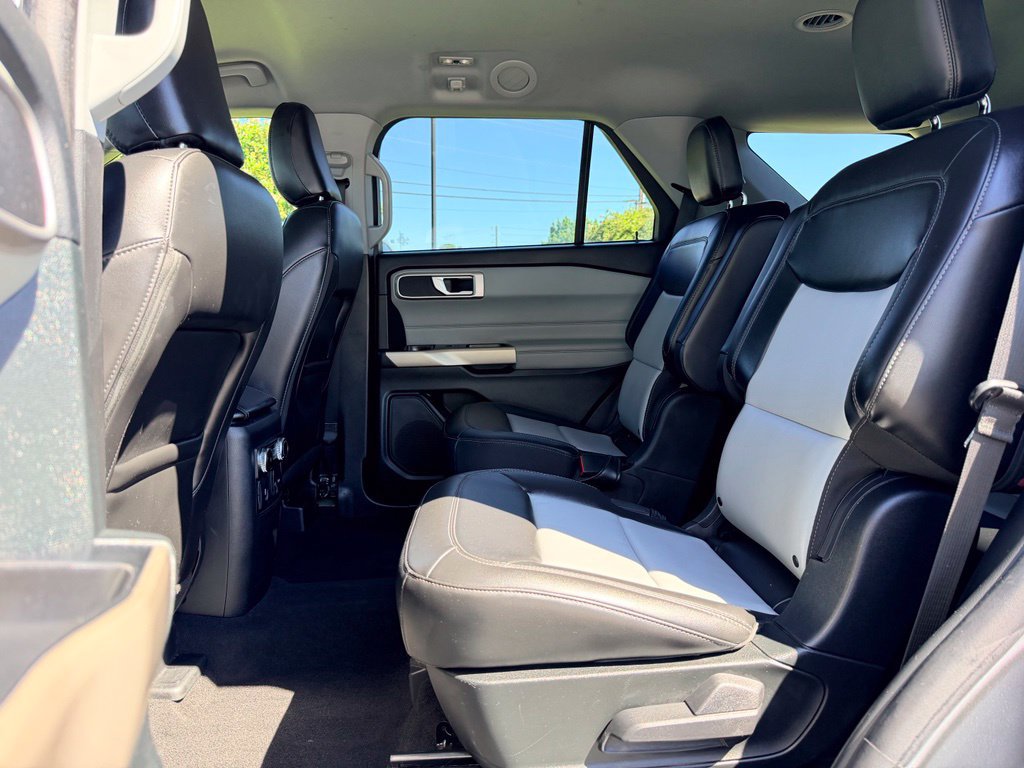 Certified 2023 Ford Explorer XLT w/ Equipment Group 202A RWD image 15
