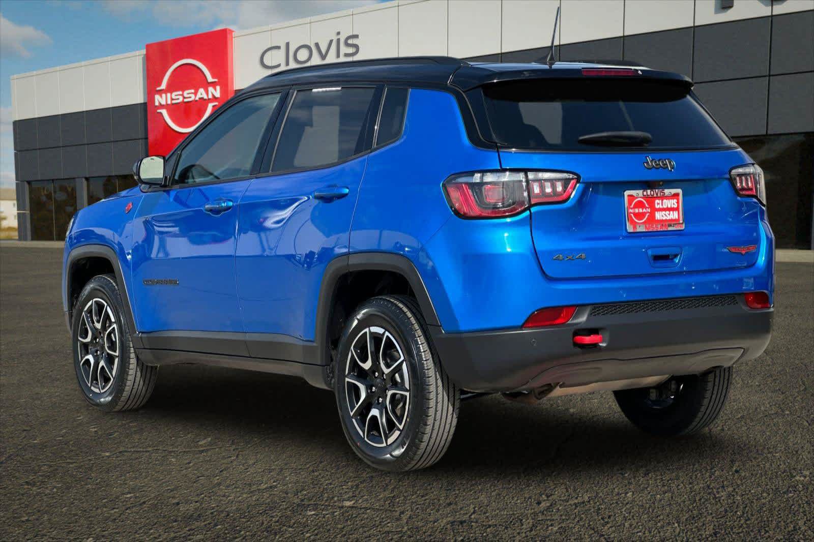 Used 2024 Jeep Compass Trailhawk AWD/4WD image 7