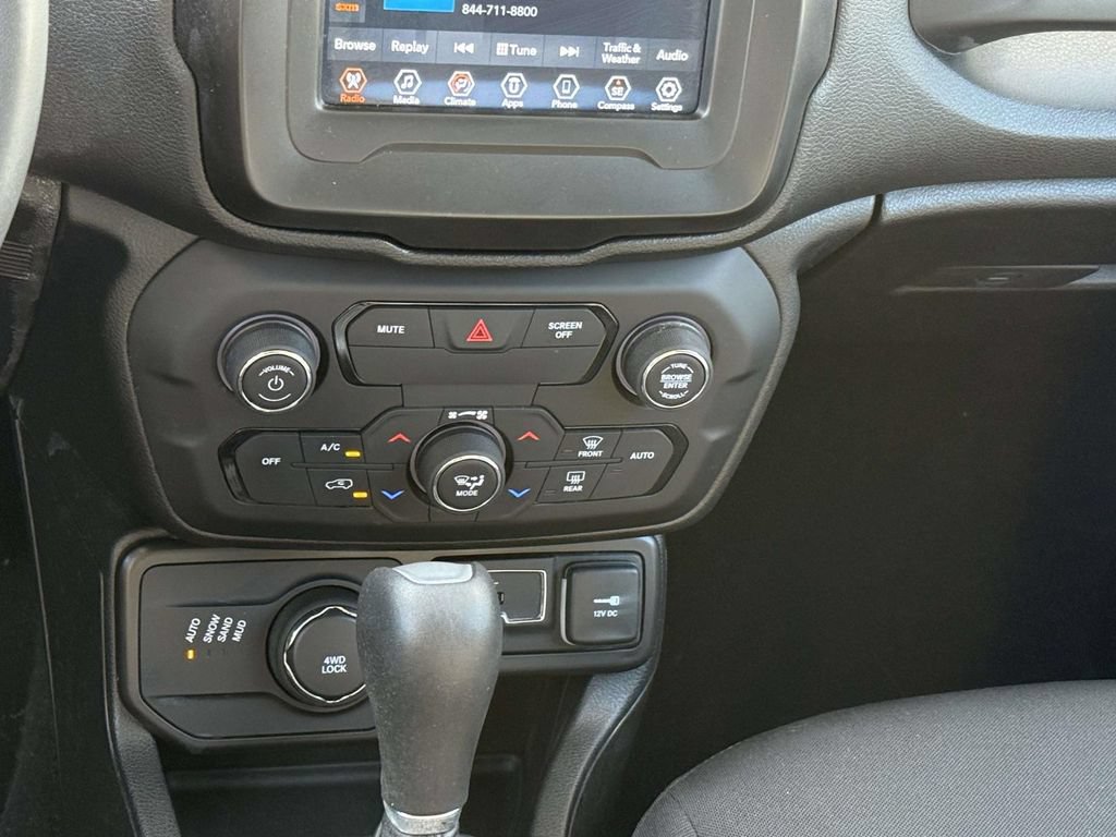 Used 2019 Jeep Renegade Latitude AWD/4WD image 20