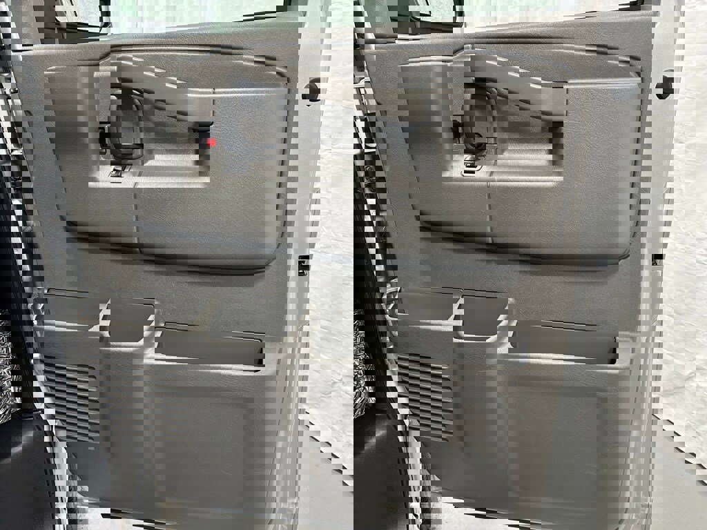 Used 2025 Chevrolet Express 3500 LT w/ LT Preferred Equipment Group image 44