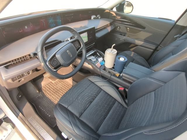Used 2025 Lincoln Nautilus Reserve AWD/4WD image 20