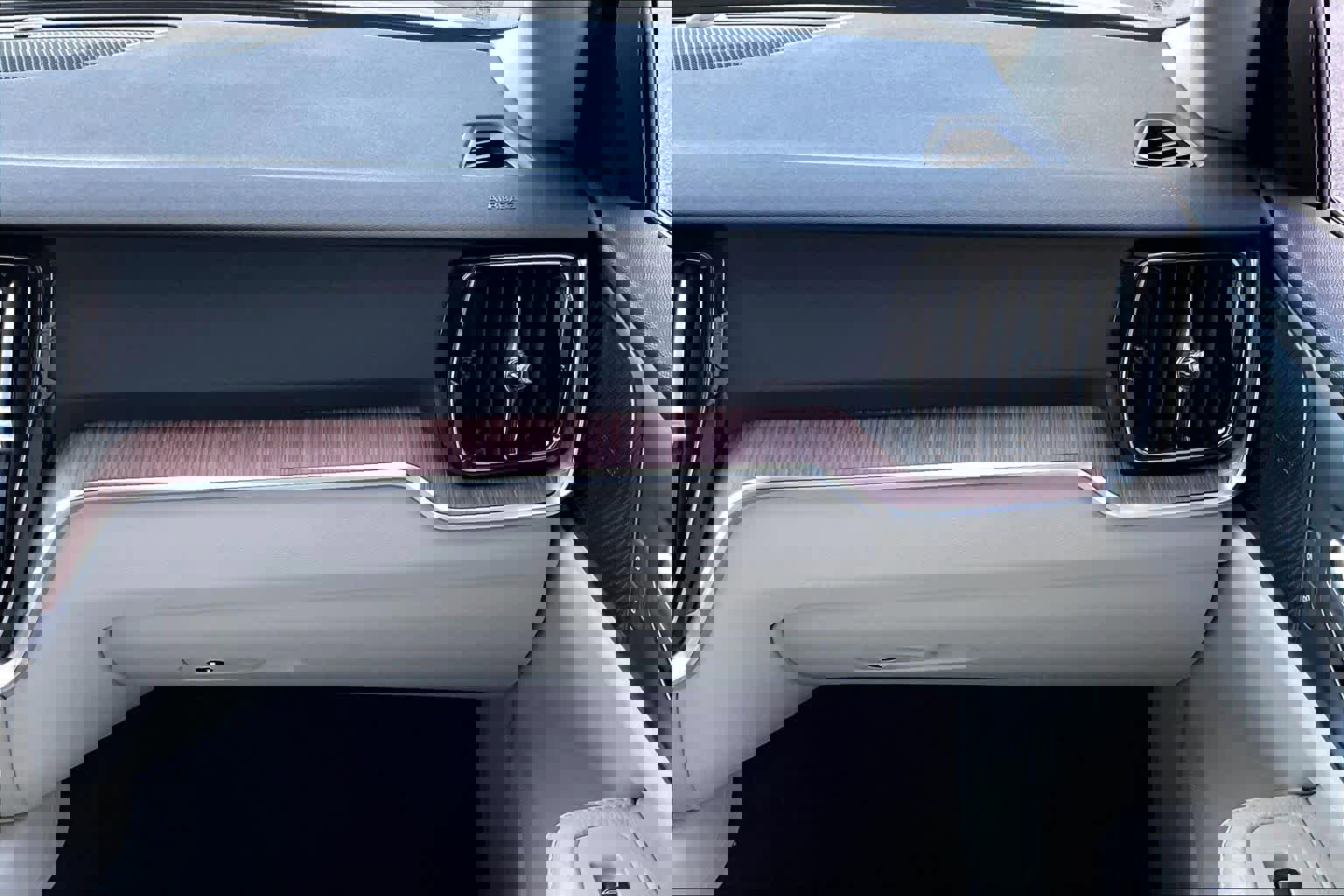 Used 2020 Volvo S60 T5 Momentum image 17