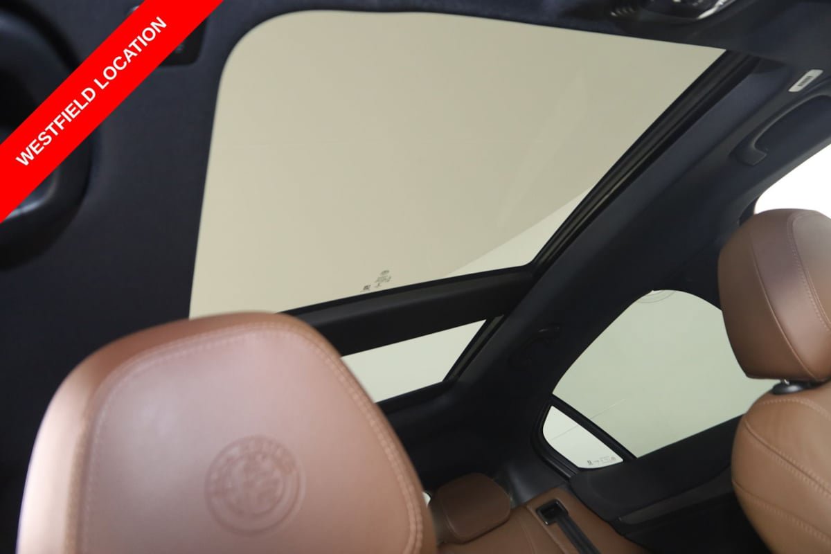 Used 2024 Alfa Romeo Stelvio Ti AWD/4WD image 12