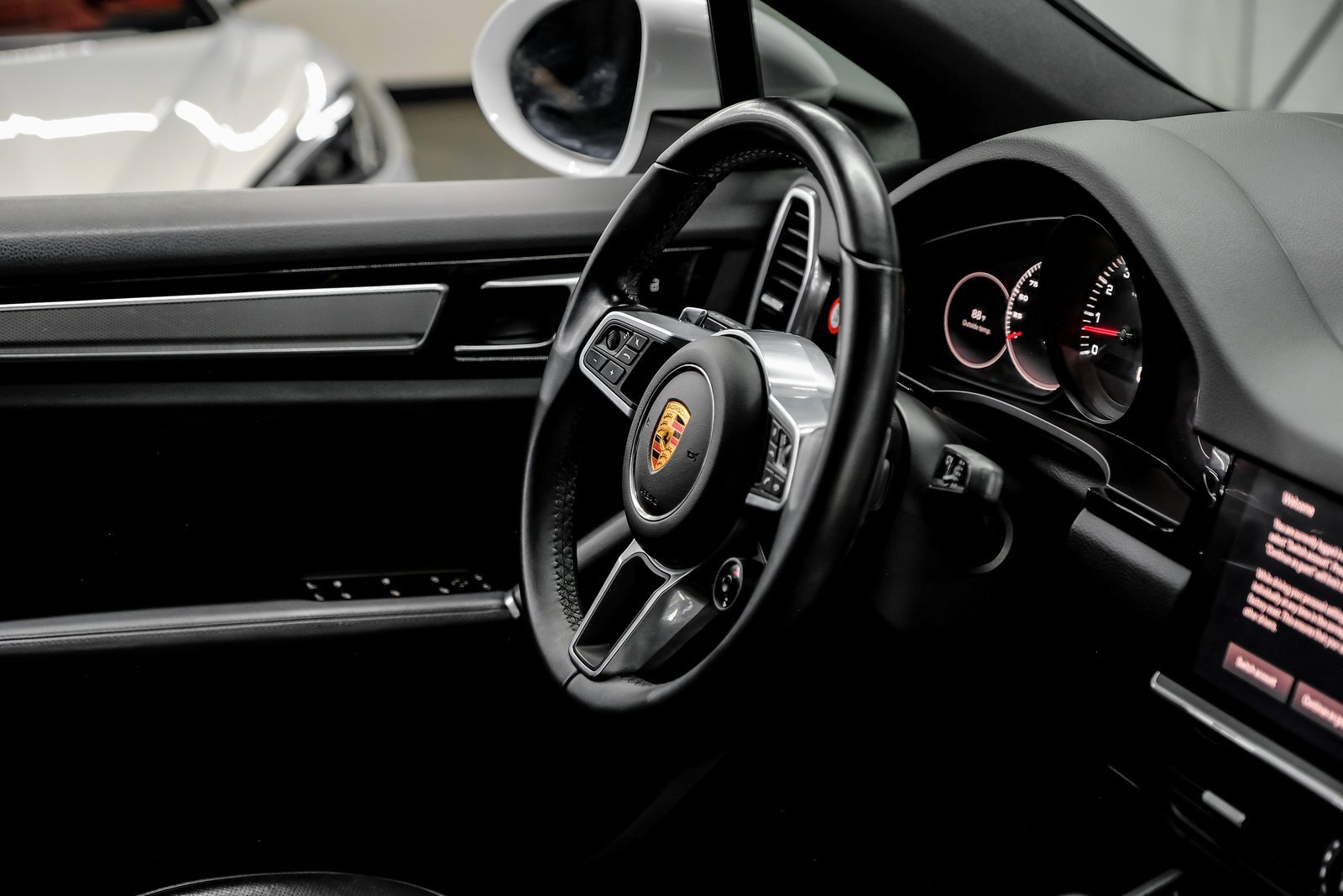 Used 2023 Porsche Cayenne Coupe image 24
