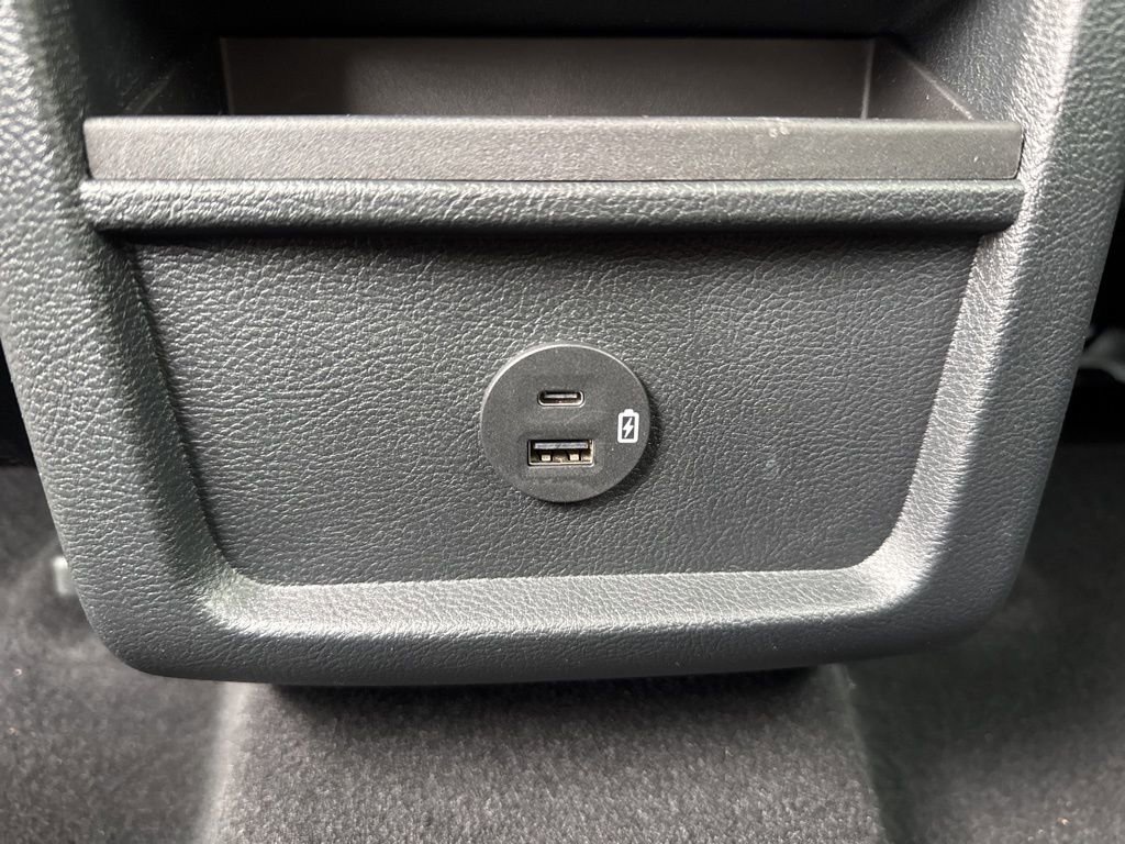 Used 2021 Ford Edge SE image 31