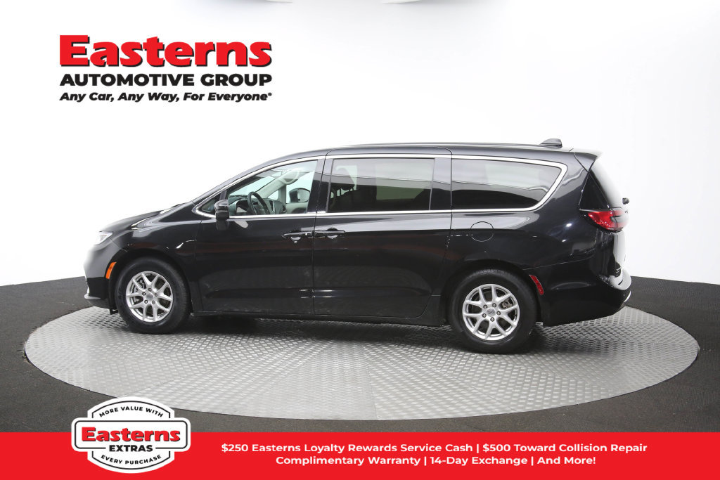 Used 2023 Chrysler Pacifica Touring-L FWD image 64