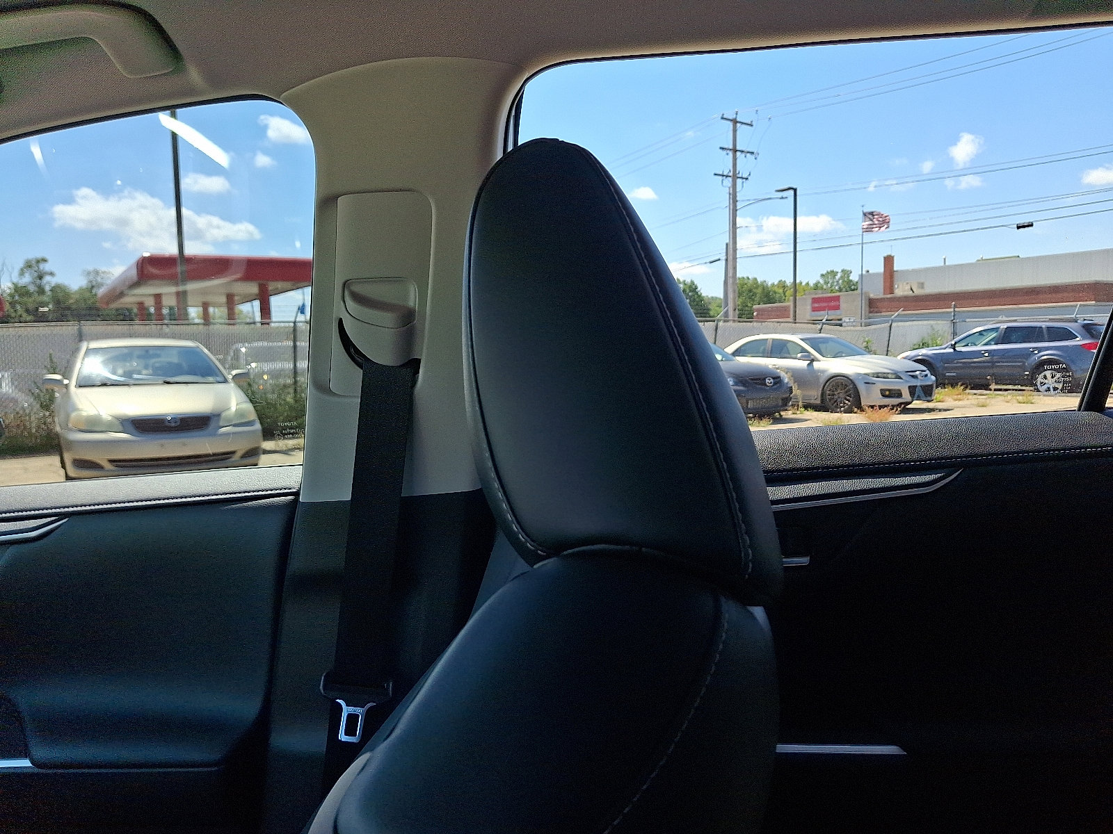 Used 2024 Toyota RAV4 Limited image 17