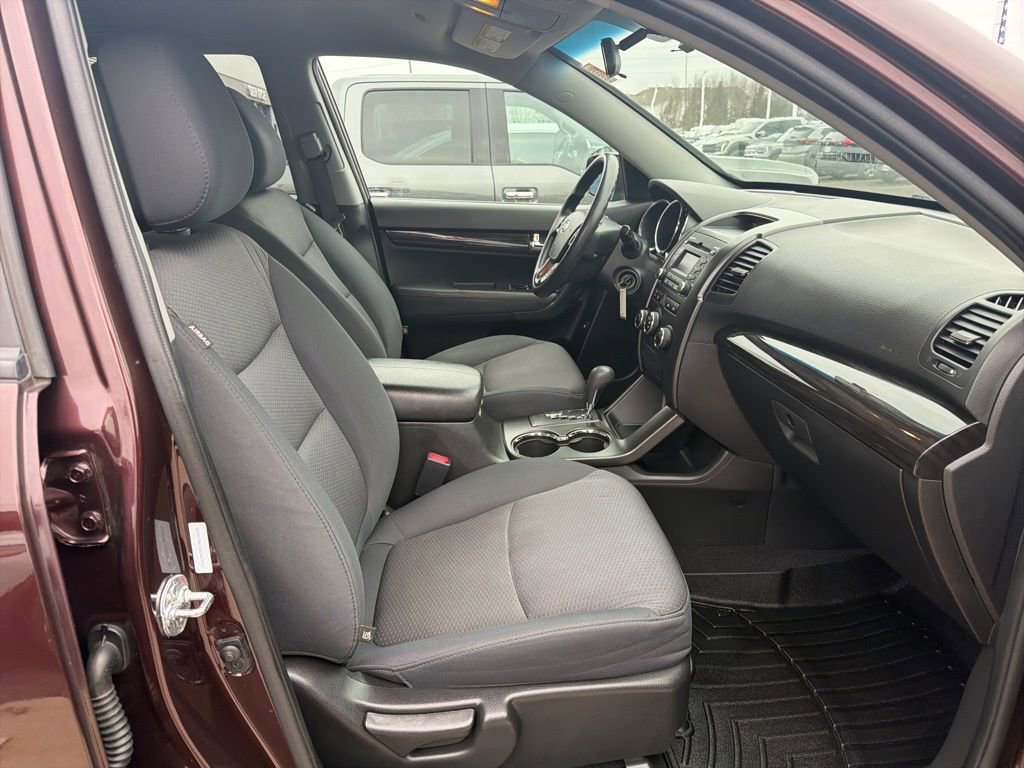 Used 2013 Kia Sorento LX image 32