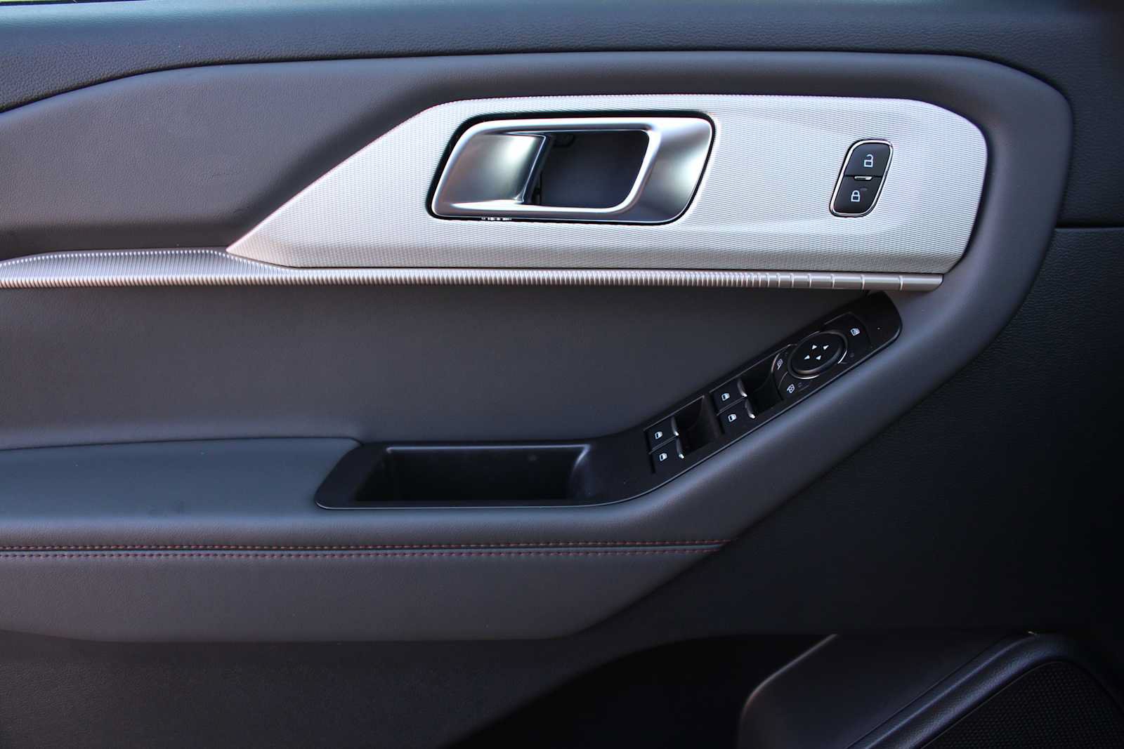 New 2026 Ford Explorer Active w/ Active Comfort Package RWD image 34