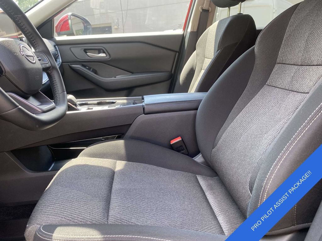 Used 2025 Nissan Rogue SV FWD image 15