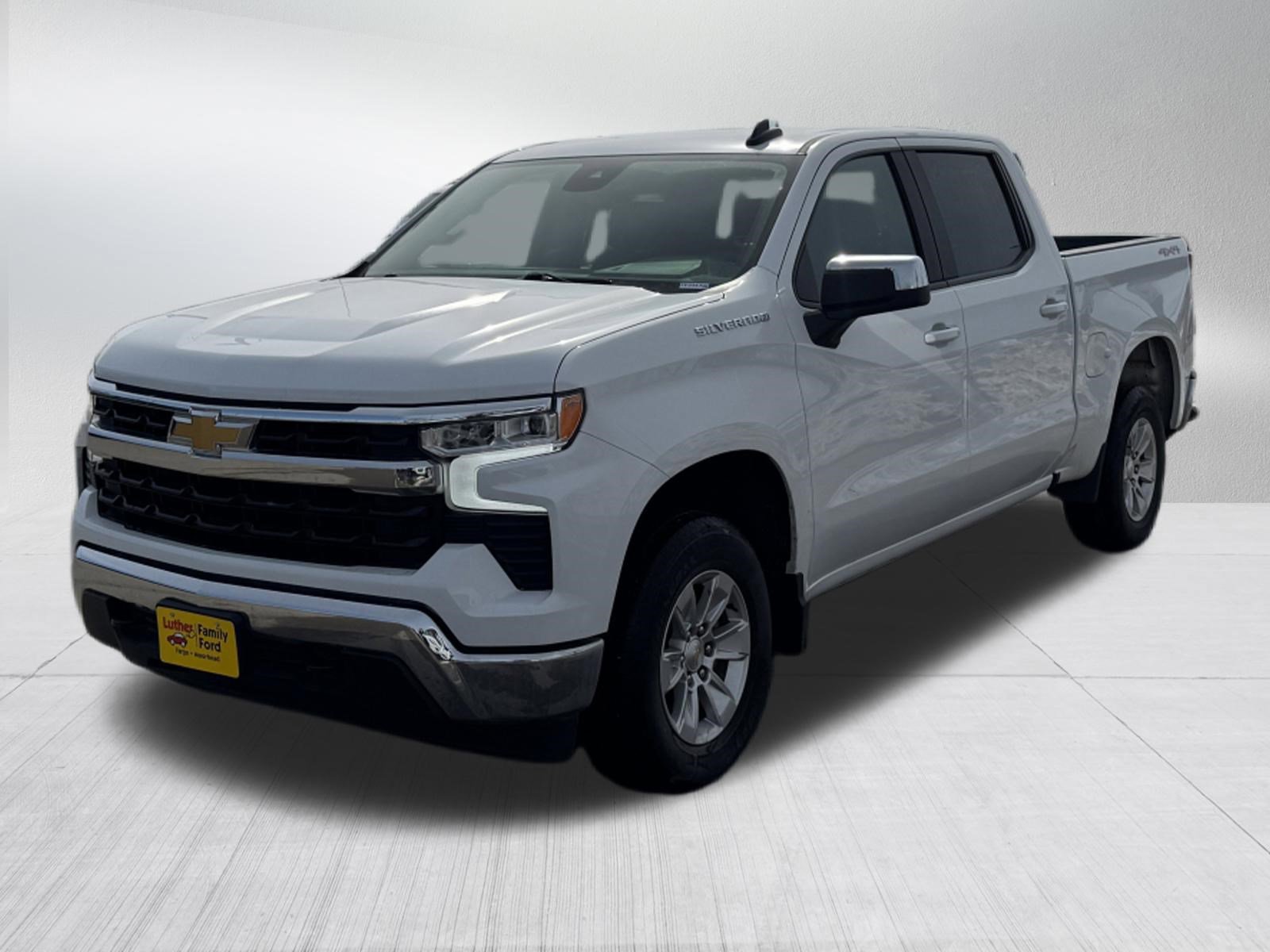 Used 2025 Chevrolet Silverado 1500 LT AWD/4WD image 3