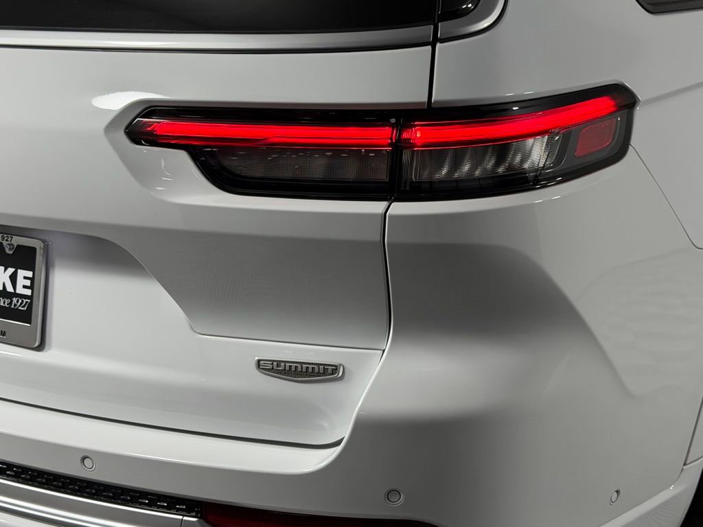 Used 2025 Jeep Grand Cherokee L Summit AWD/4WD image 13