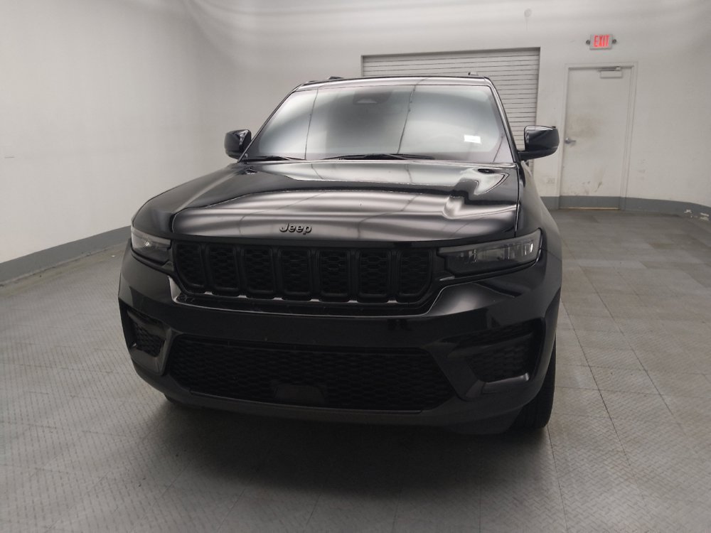 Used 2023 Jeep Grand Cherokee Altitude AWD/4WD image 15