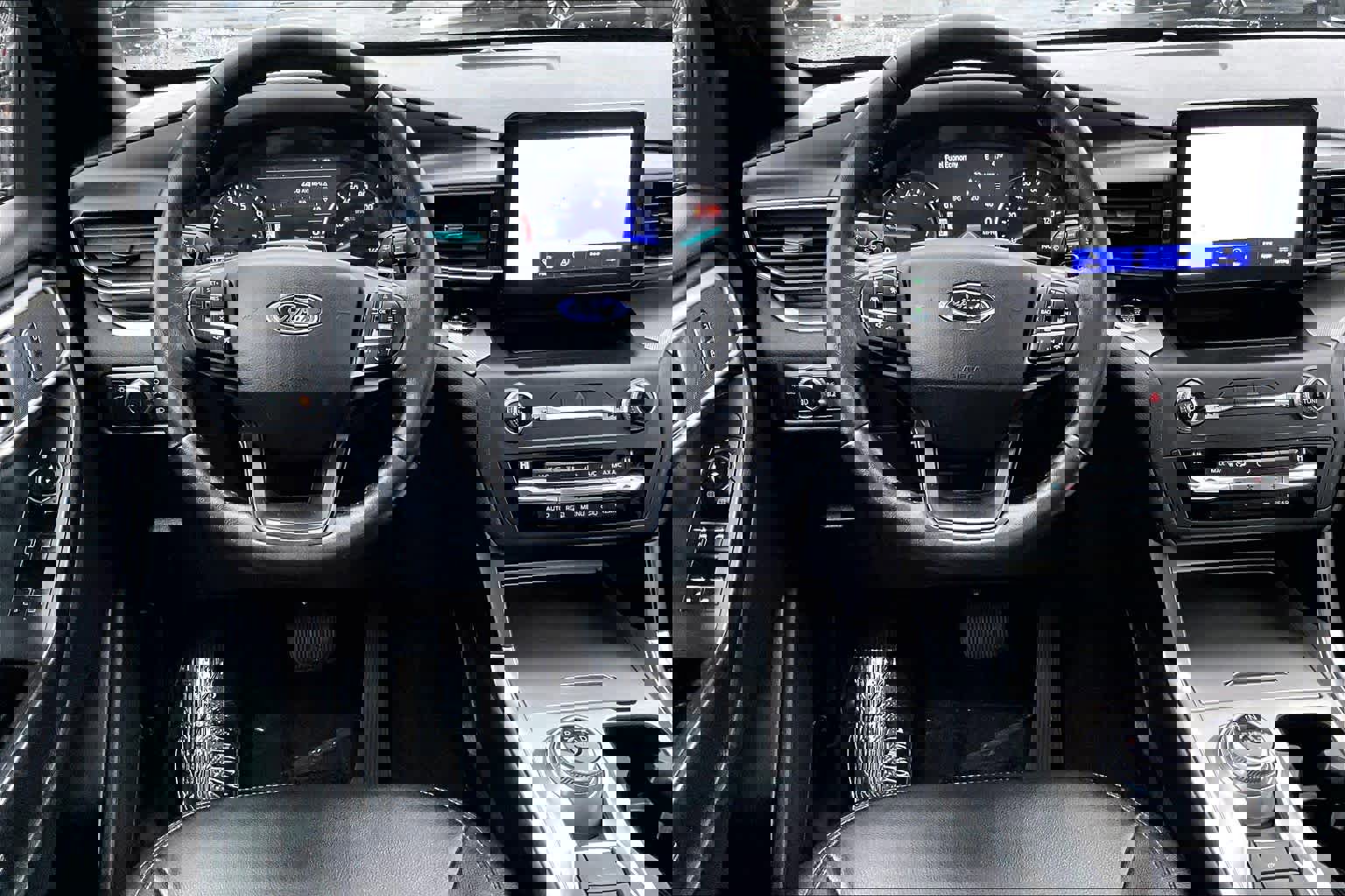 Used 2020 Ford Explorer XLT w/ Equipment Group 202A image 6