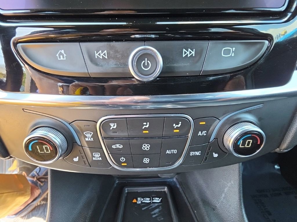 Used 2023 Chevrolet Traverse LT image 19