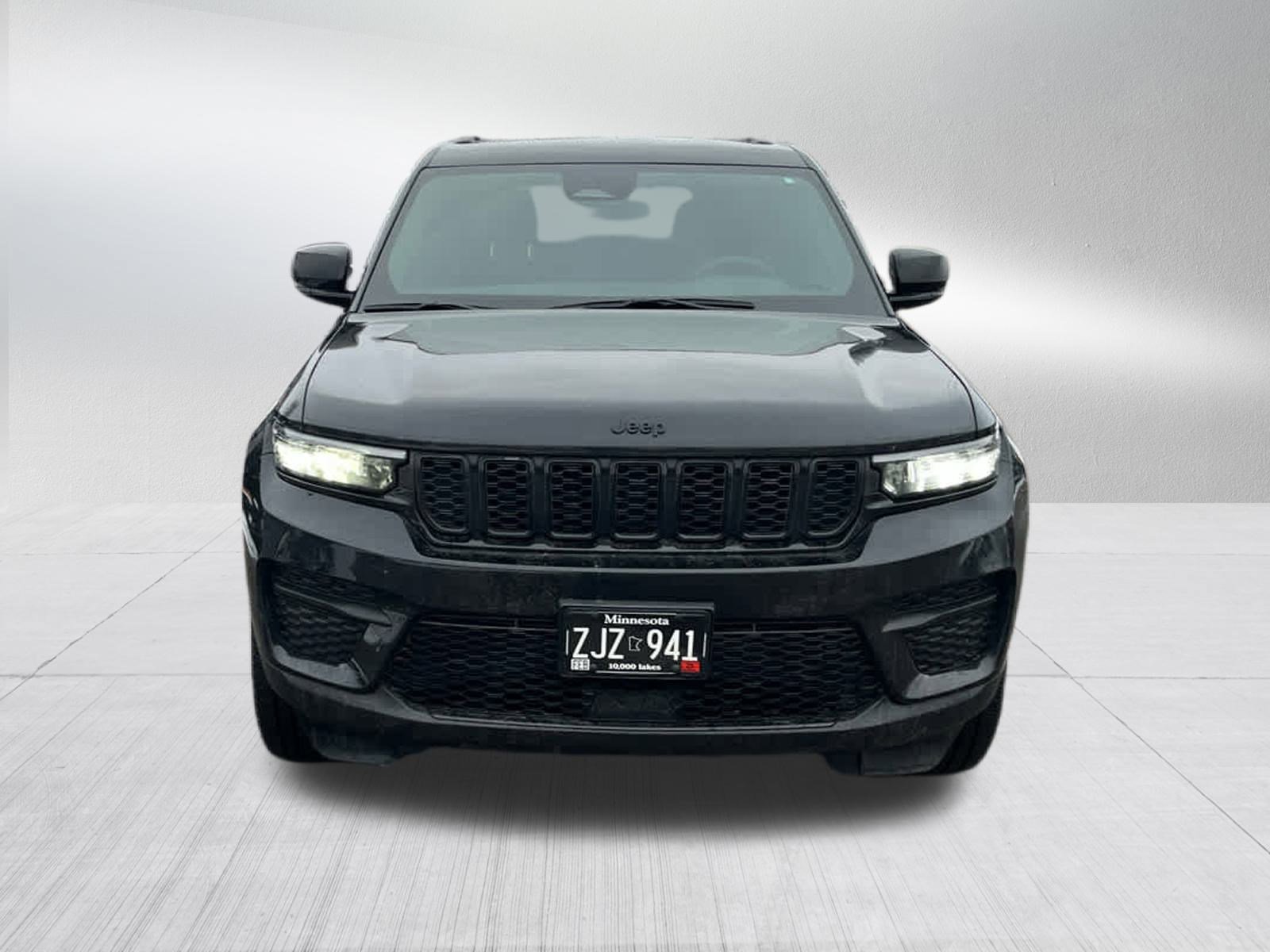 Used 2023 Jeep Grand Cherokee Altitude image 7