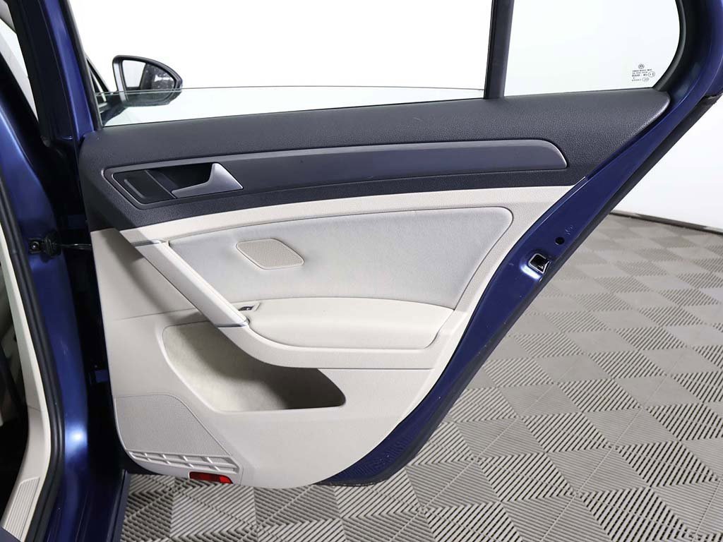 Used 2019 Volkswagen Golf S image 22