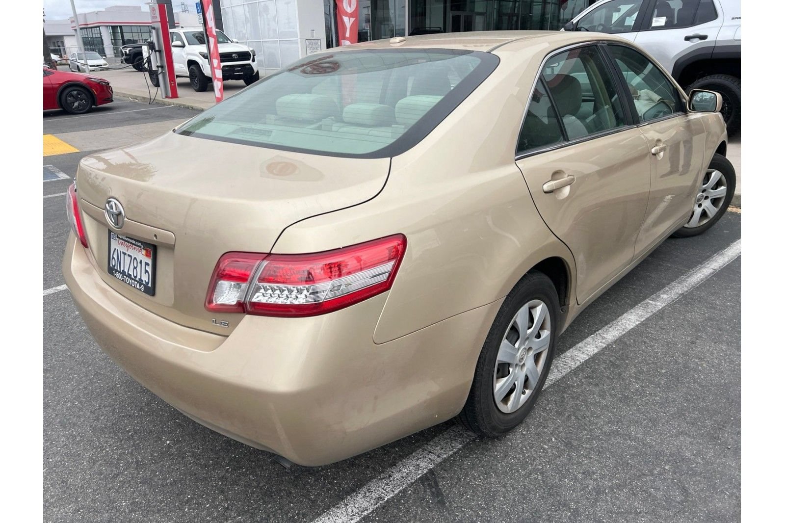 Used 2011 Toyota Camry LE FWD image 4